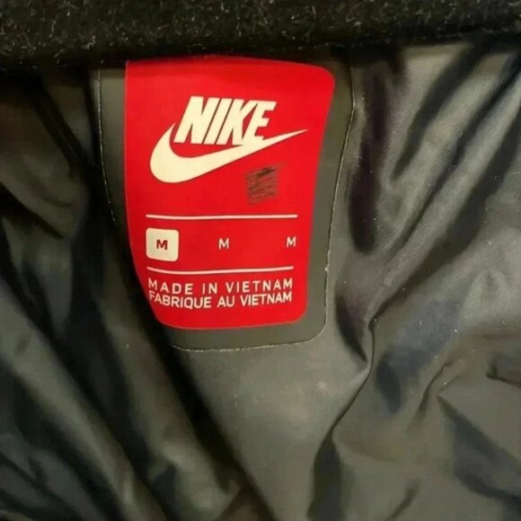 NIKE Women’s Hooded Puffer Coat - Picture 5 of 9